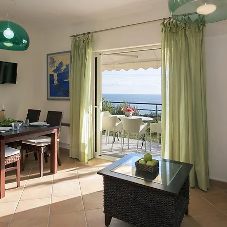 Homes Glyfada Apartment *