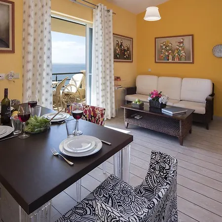 Suites Homes * גליפאדה