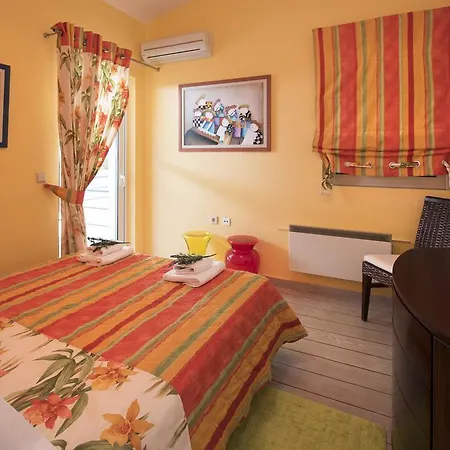 Suites Homes *